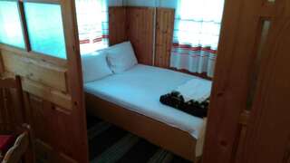 Гостевой дом Hotel Pette Oreha Боженците Двухместный номер с двуспальной кроватью и дополнительной кроватью-4